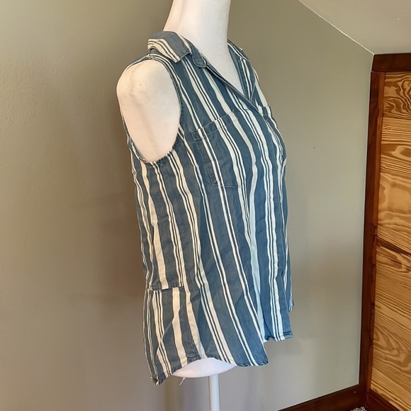 Harper Sleeveless Striped Chambray Button Up Top Extra Small - Picture 2 of 6